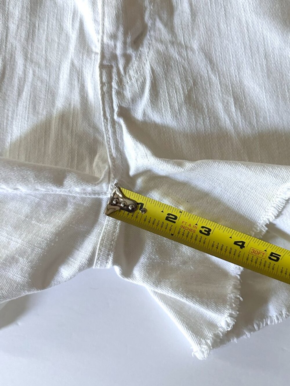 Levi's White Denim Shorts 14 Mid Rise Stretch Raw Hem 4" Inseam - Picture 11 of 11